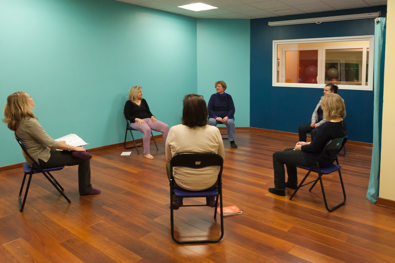 Séance collective de sophrologie à Montredon-Labessonnié